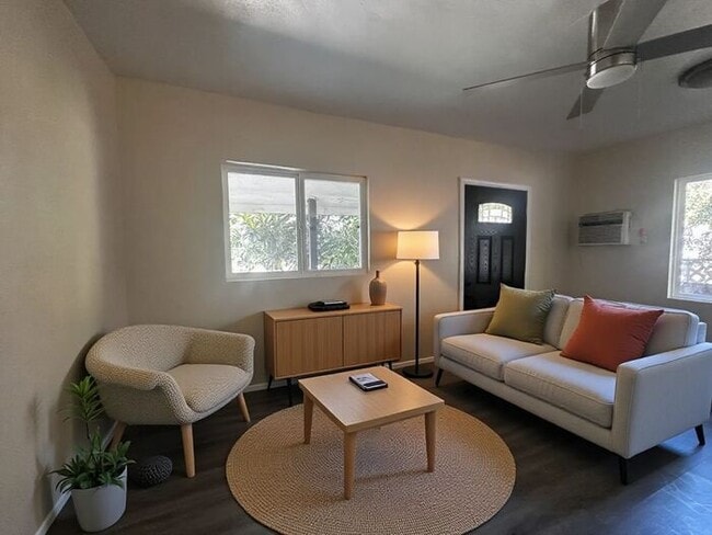 Building Photo - Coming Soon Welcome to your new home—classic LA charm meets modern comfort