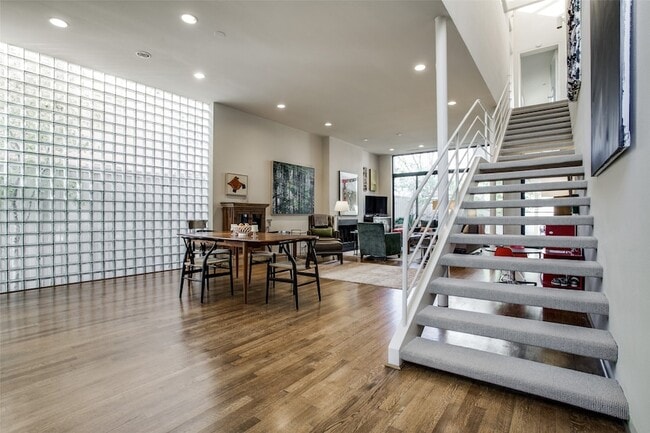 Building Photo - 4114 Normandy Ave