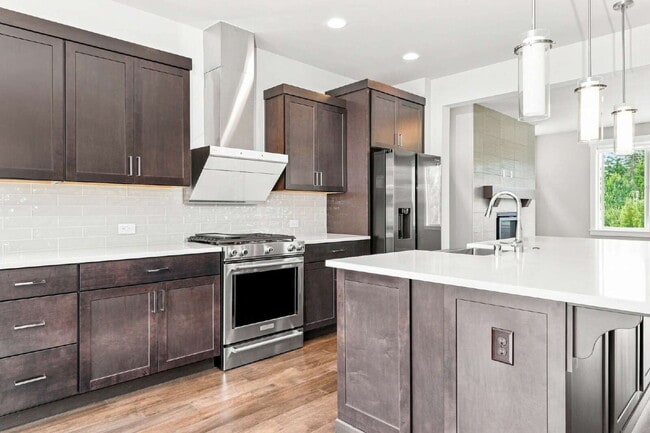 Building Photo - Spacious 4-Bedroom Townhome in Lake Stickney – Lynnwood- Available NOW for RENT