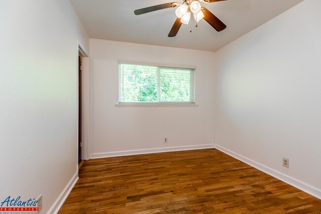 Foto del edificio - 2352 Homestead Rd