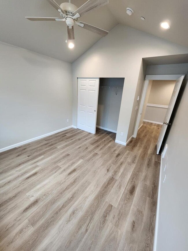 Building Photo - Beautiful 4 Bed Townhouse in Puyallup, WA ...