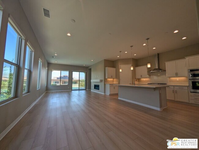 Building Photo - 20 Grenache