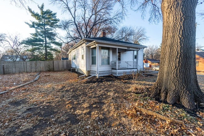 Building Photo - 2203 S 48th St