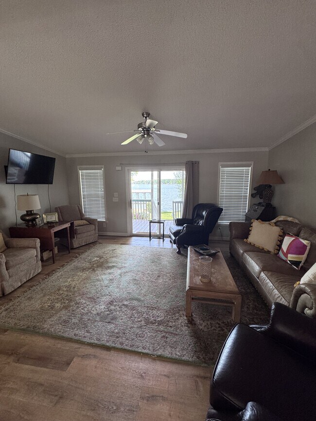 Foto del edificio - 212 Irvines Cir