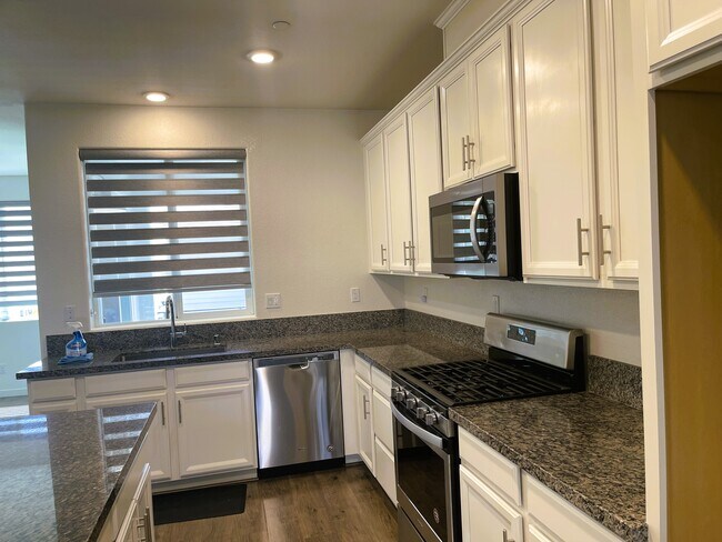 Building Photo - 2574 Natomas Crossing Dr