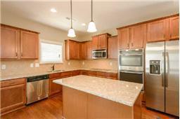Foto del edificio - Beautiful 5 Bedroom, 3 Bath home located n...