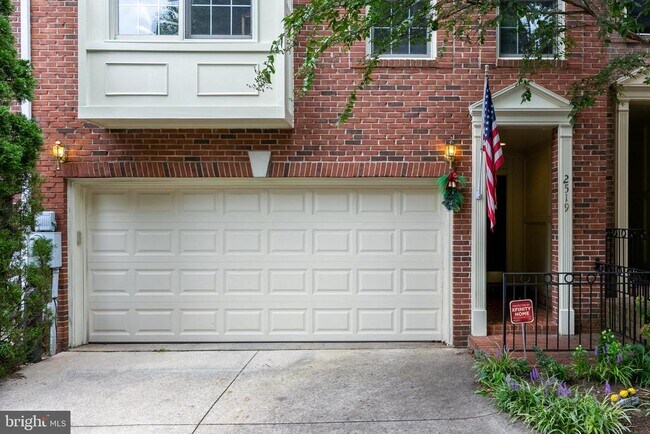 Building Photo - 2519 Gadsby Pl