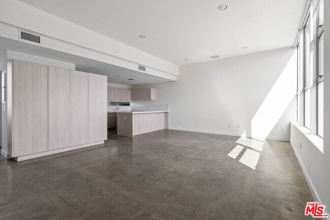 Building Photo - 660 Rose Ave