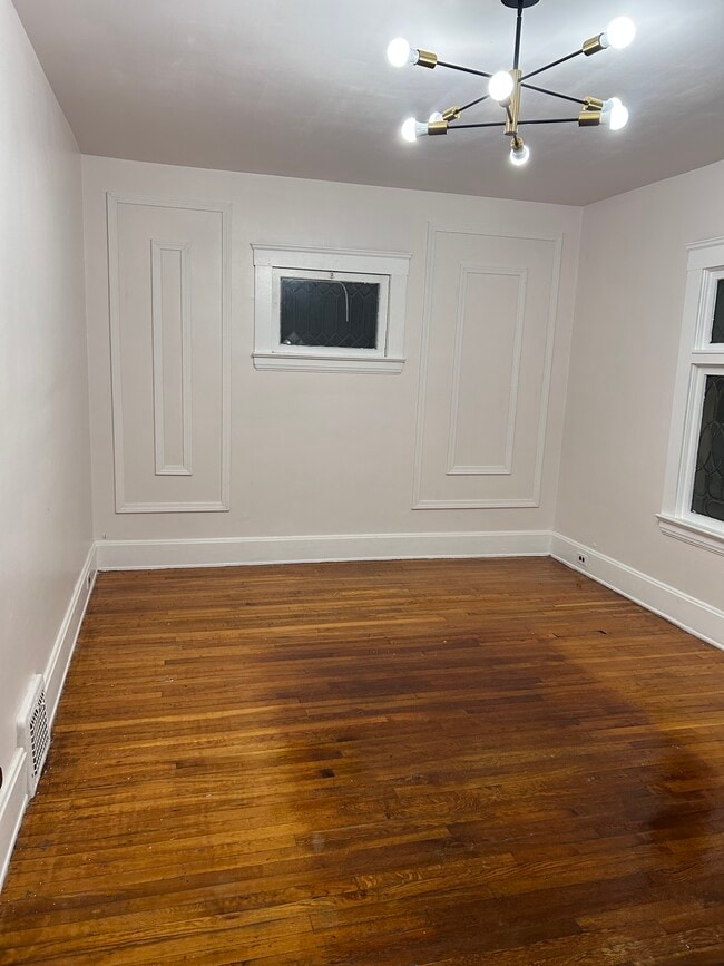 Foto del edificio - 10806 Bernard Ave