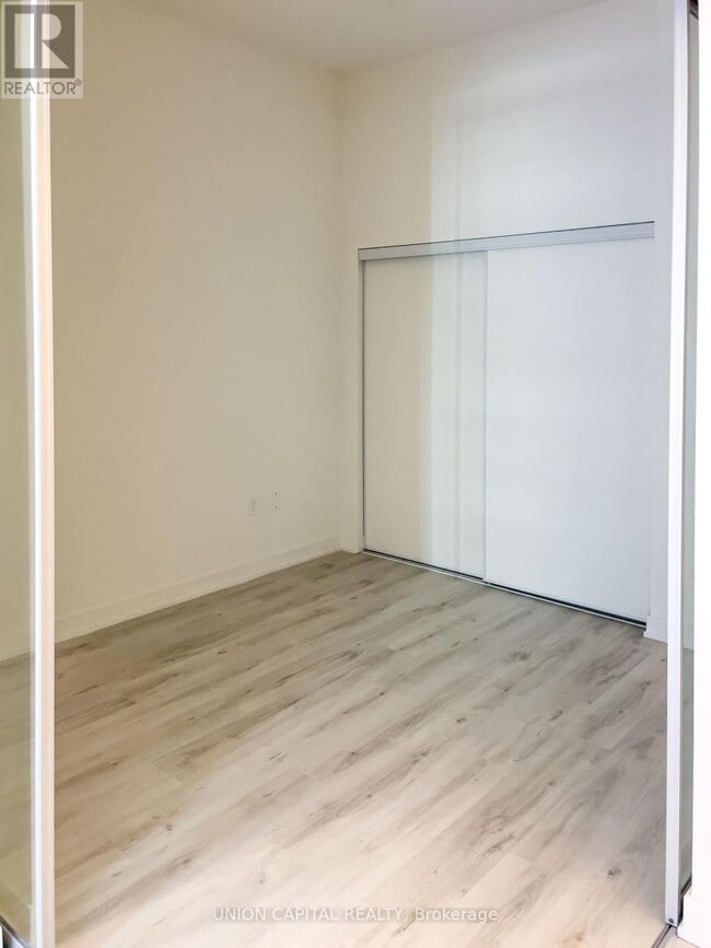 Photo du bâtiment - 120 Broadway Ave