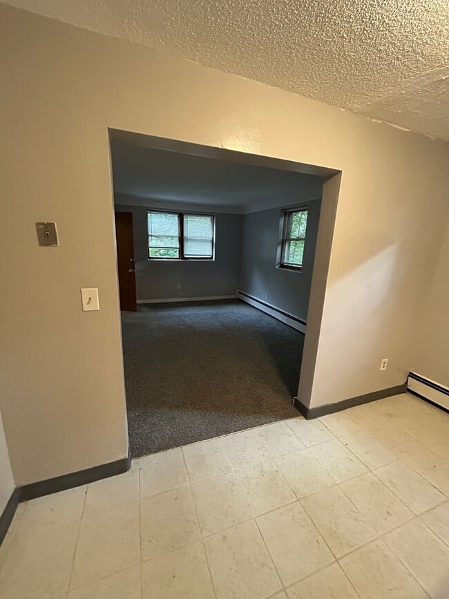 Building Photo - One bedroom Maplewood off Stillwater