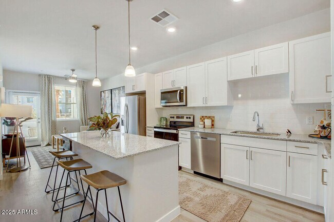 Foto del edificio - 28201 N Black Cyn Hwy