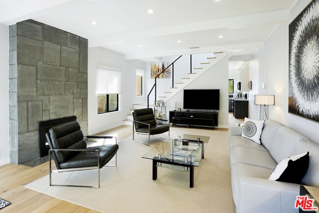 Foto del edificio - 823 N Harper Ave