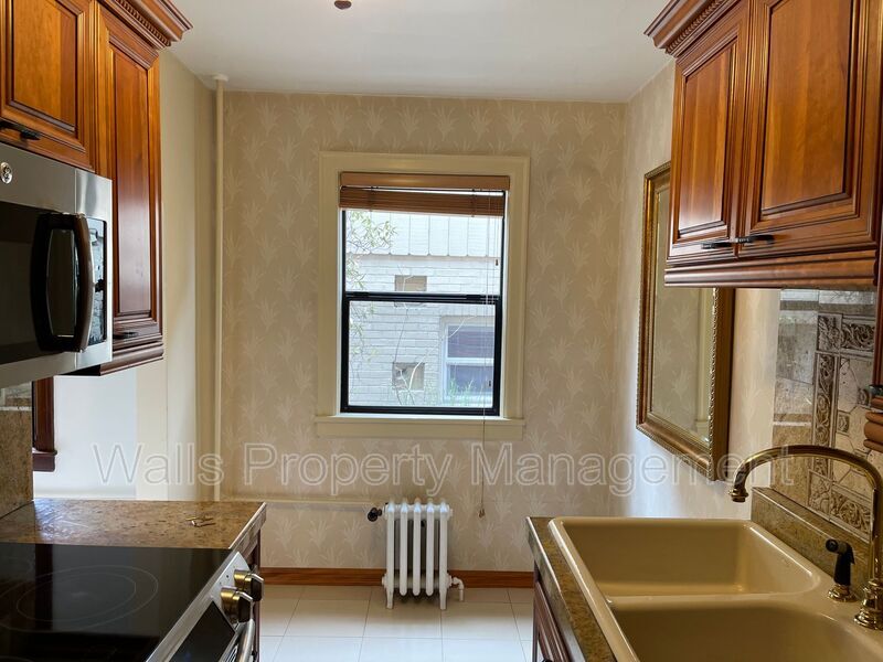 Foto principal - 2348 Alki Ave SW