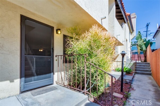 Foto del edificio - 2061 Chatsworth Blvd