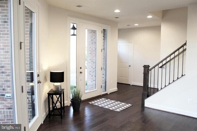 Foto del edificio - 23017 Sullivans Cove Sq