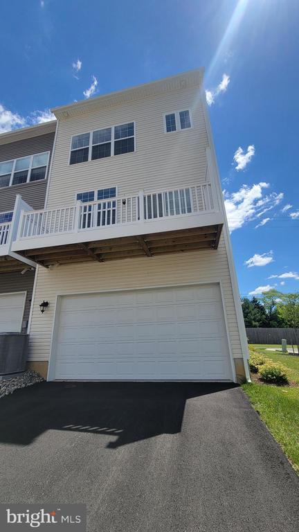 Building Photo - 41 Ways Ln
