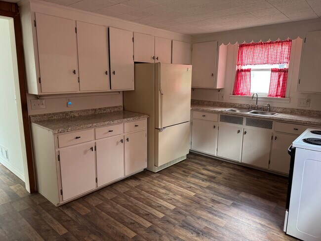 Foto del edificio - 4674 Lakeborn Dr