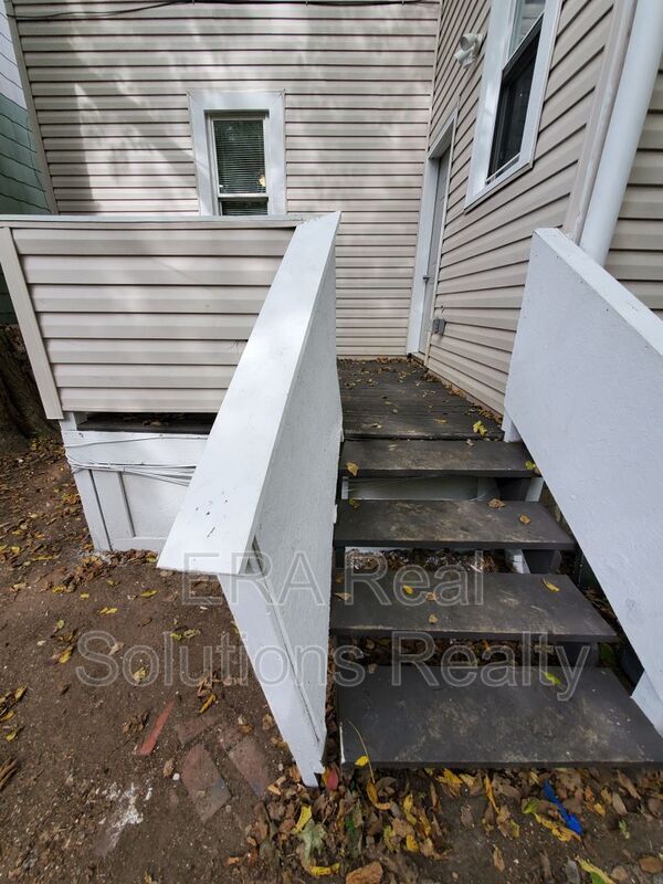 Building Photo - 1355 E Mound St