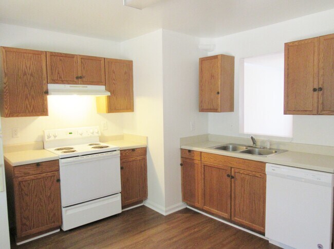Building Photo - 135 Weymanda Cir