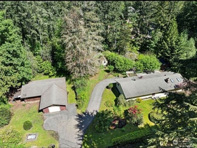 Building Photo - Rambler with Large Garage in Artondale