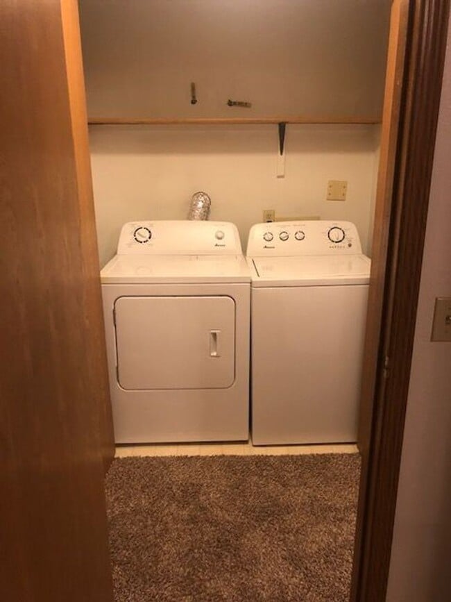 Building Photo - 1404