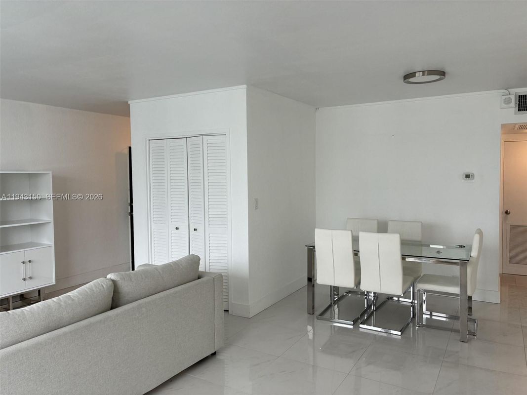 Building Photo - 1000 West Ave