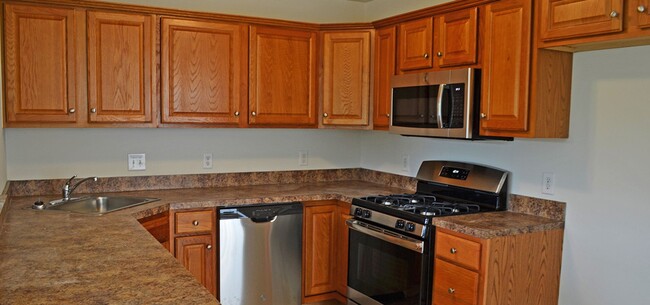Building Photo - Lovely CONRAD WEISER Townhome