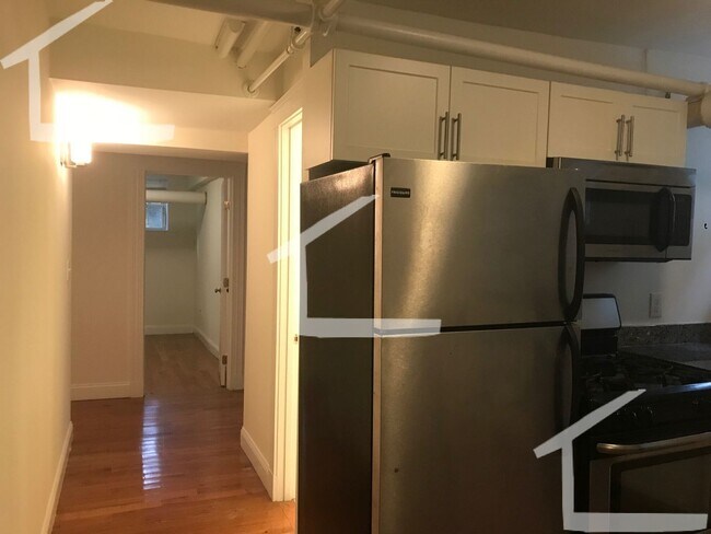 Foto del edificio - Heat, Hot Water Included, Garden Level, La...