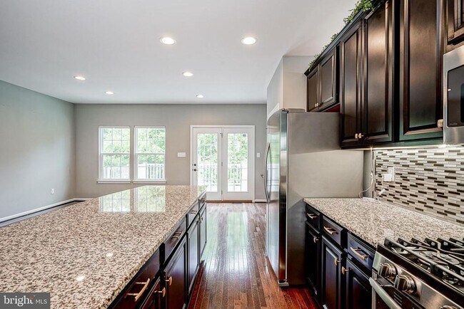 Building Photo - 1048 Regency Pl