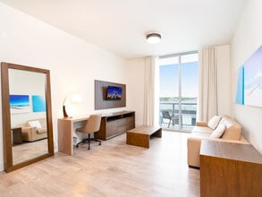 Building Photo - 209 N Ocean Dr