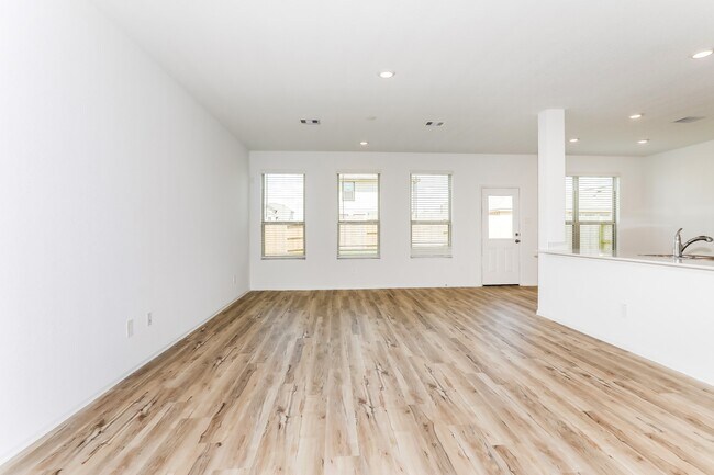 Foto del edificio - 23926 Lakota Cyn Dr