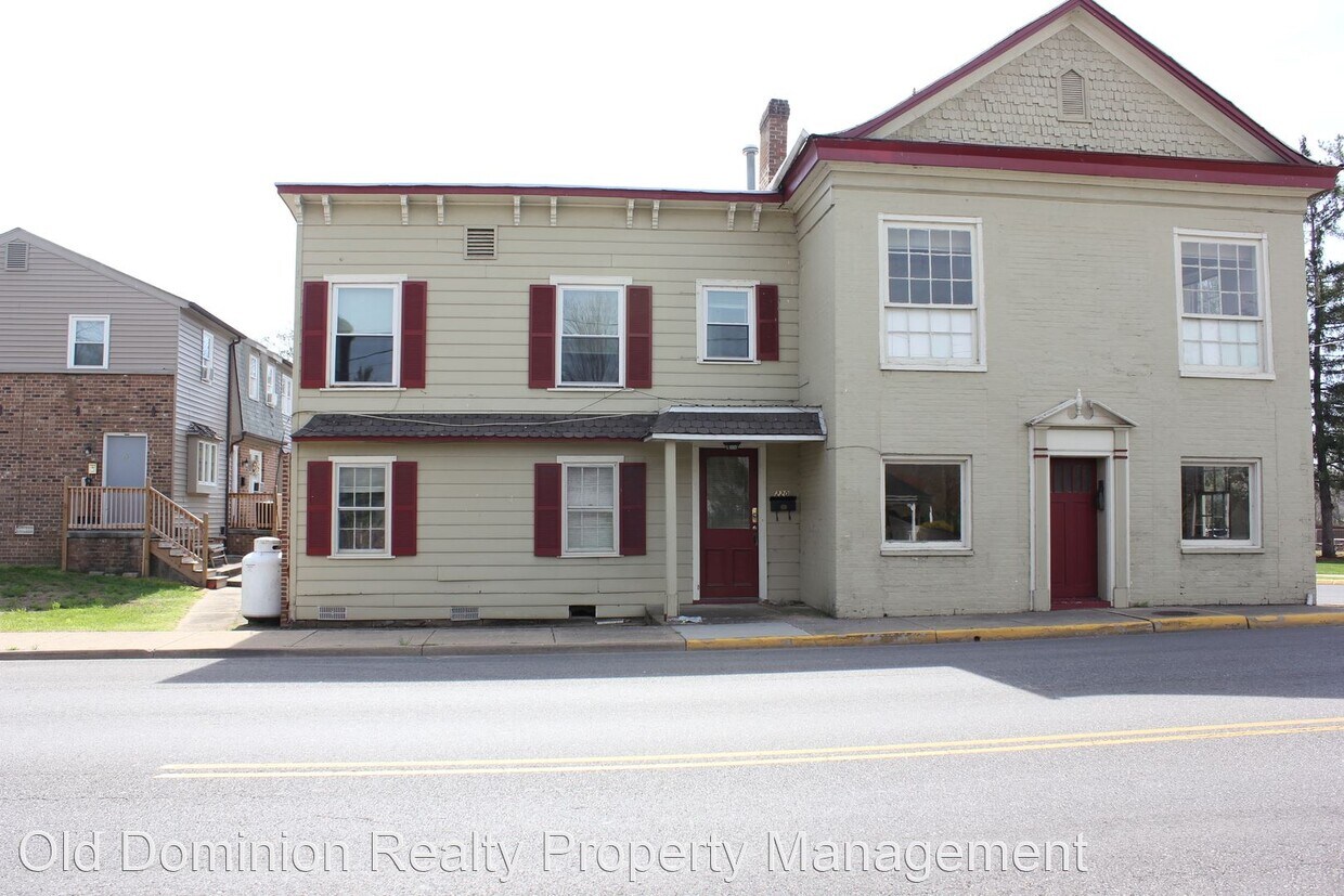 Primary Photo - 3 br, 1 bath House - 220 South Main Street