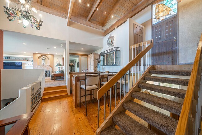 Building Photo - Gorgeous Soutwestern Home with Sweeping Oc...