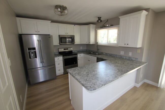 Building Photo - 1030 Magic Lamp Way