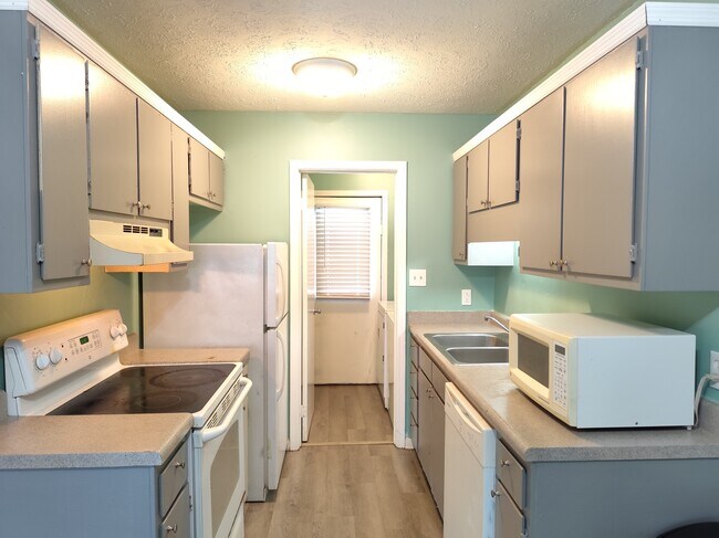 Building Photo - 502 Oak Circle Dr