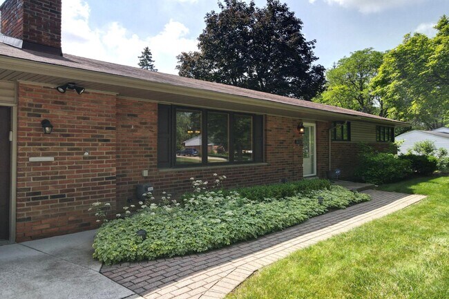 Foto del edificio - 3672 Middlebury Ln