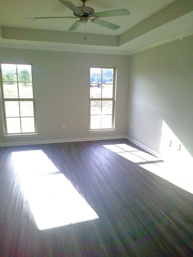 Foto del edificio - JUST REDUCED****PLUS MOVE IN SPECIAL! 1/2 ...