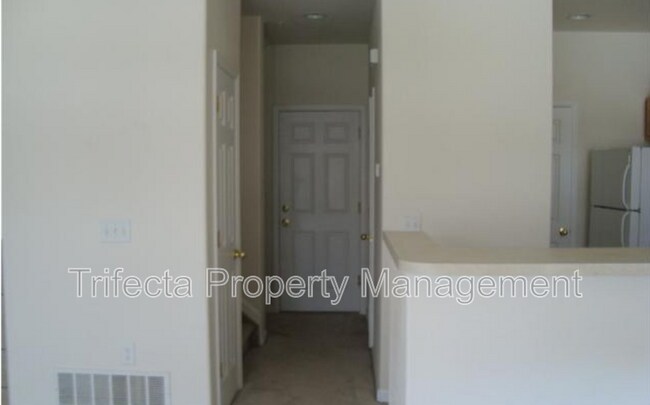 Foto del edificio - 2426 Parkfront Dr