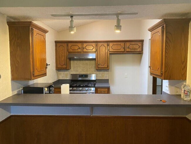 Building Photo - 2142 Meench Dr