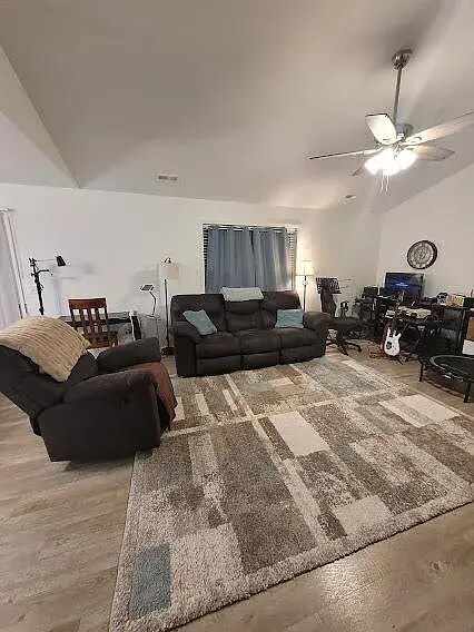 Foto del edificio - 120 Cody Ct