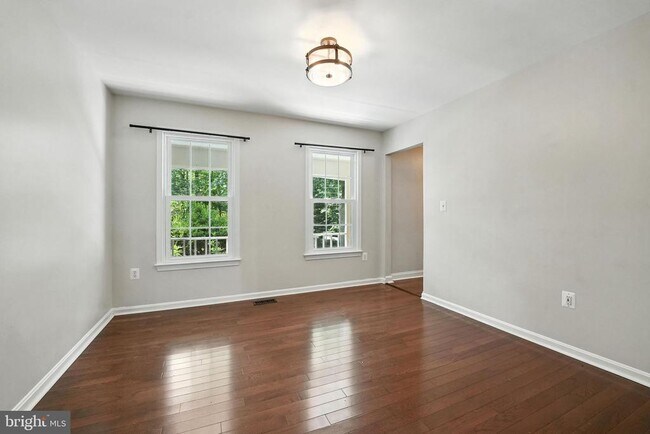 Building Photo - 11109 Ravine Dr