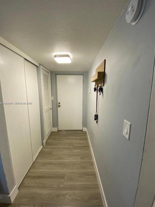 Foto del edificio - 455 S Pine Island Rd