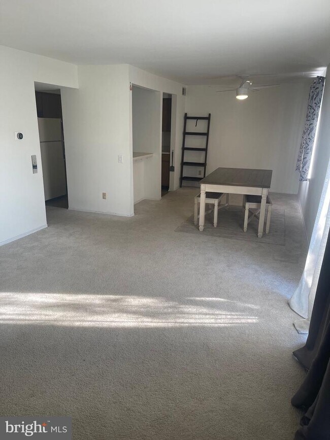 Building Photo - 2404 Aspen Cir