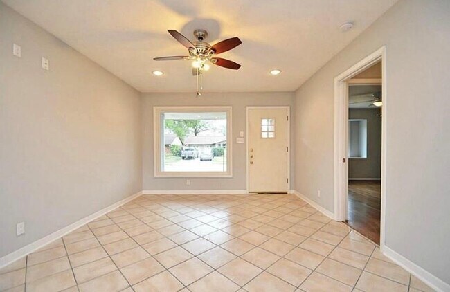 Building Photo - 1819 Crystal Ct