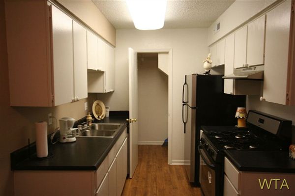 Building Photo - 8810 Tallwood Dr