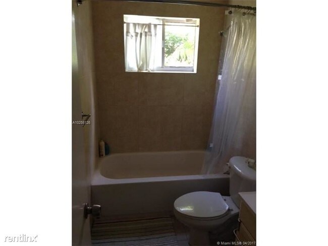 Foto del edificio - 35 Edgewater Dr