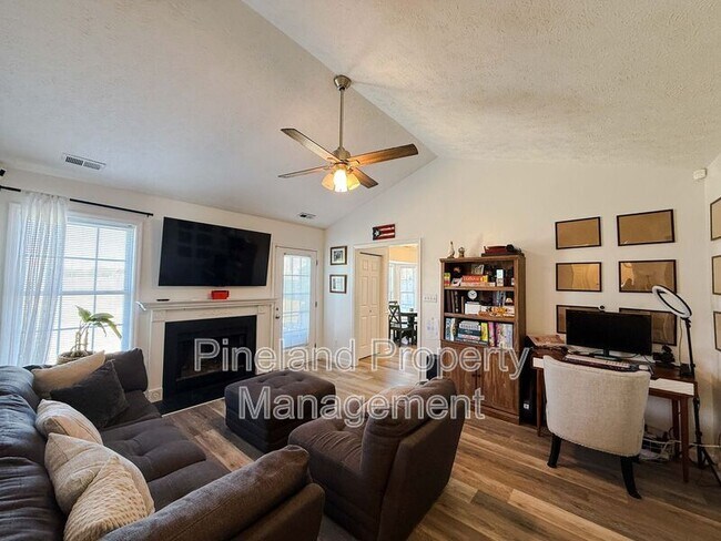 Building Photo - 301 Buckeye Dr