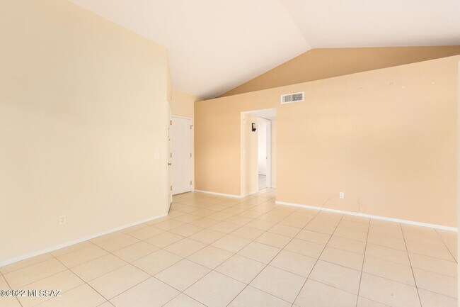 Foto del edificio - 4826 S Windrose Dr