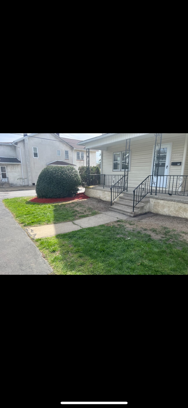 Building Photo - 130 S Apple St